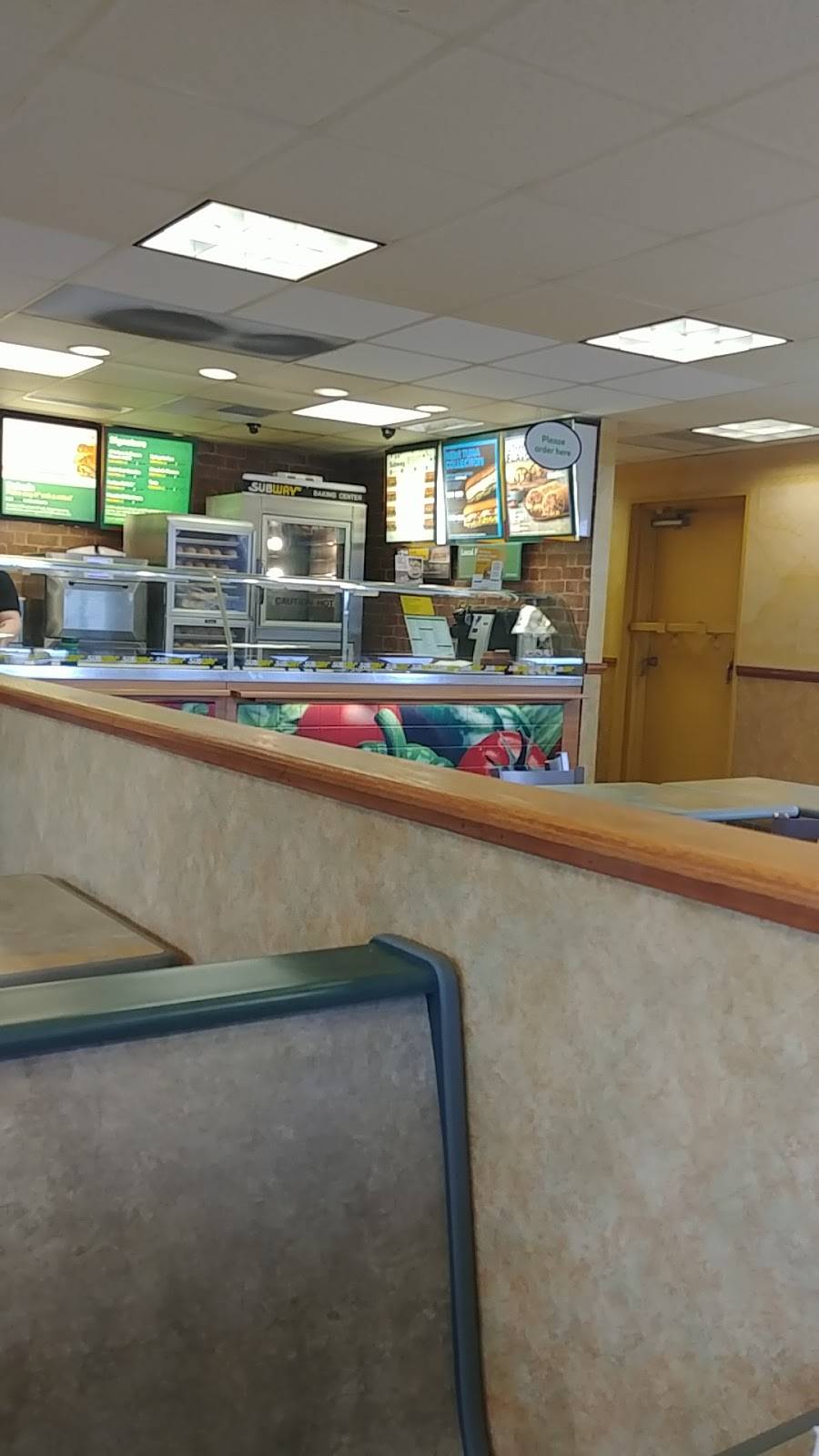 Subway | restaurant | 605 Carlyle Ave, Belleville, IL 62221, USA | 6182772200 OR +1 618-277-2200