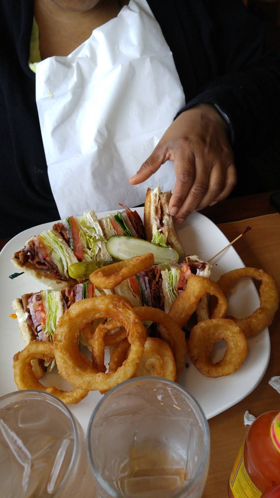 Mothers Day Restaurant | restaurant | 8815 Cermak Rd, North Riverside, IL 60546, USA | 7084420400 OR +1 708-442-0400