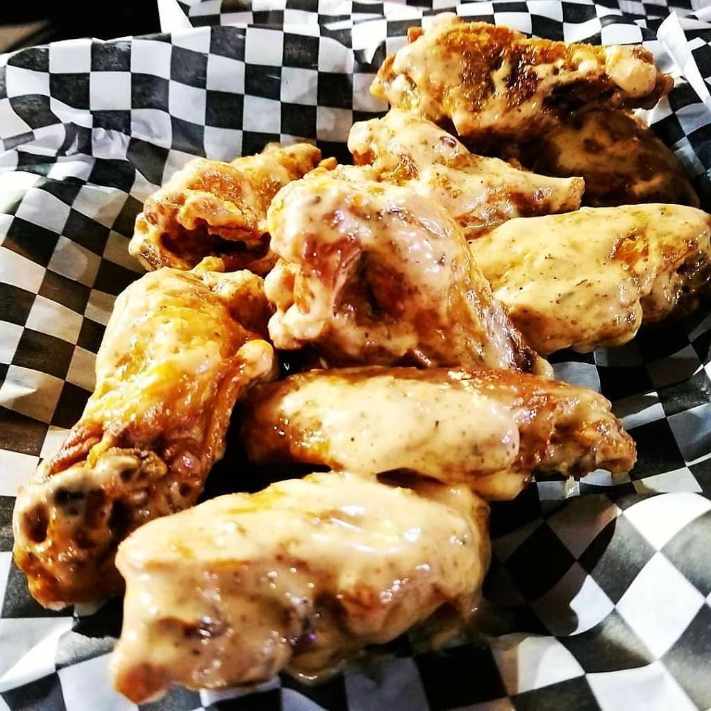 DEES MUSIC BAR & GRILL | restaurant | 2141 Loch Rane Blvd #140, Orange Park, FL 32073, USA | 9043752240 OR +1 904-375-2240