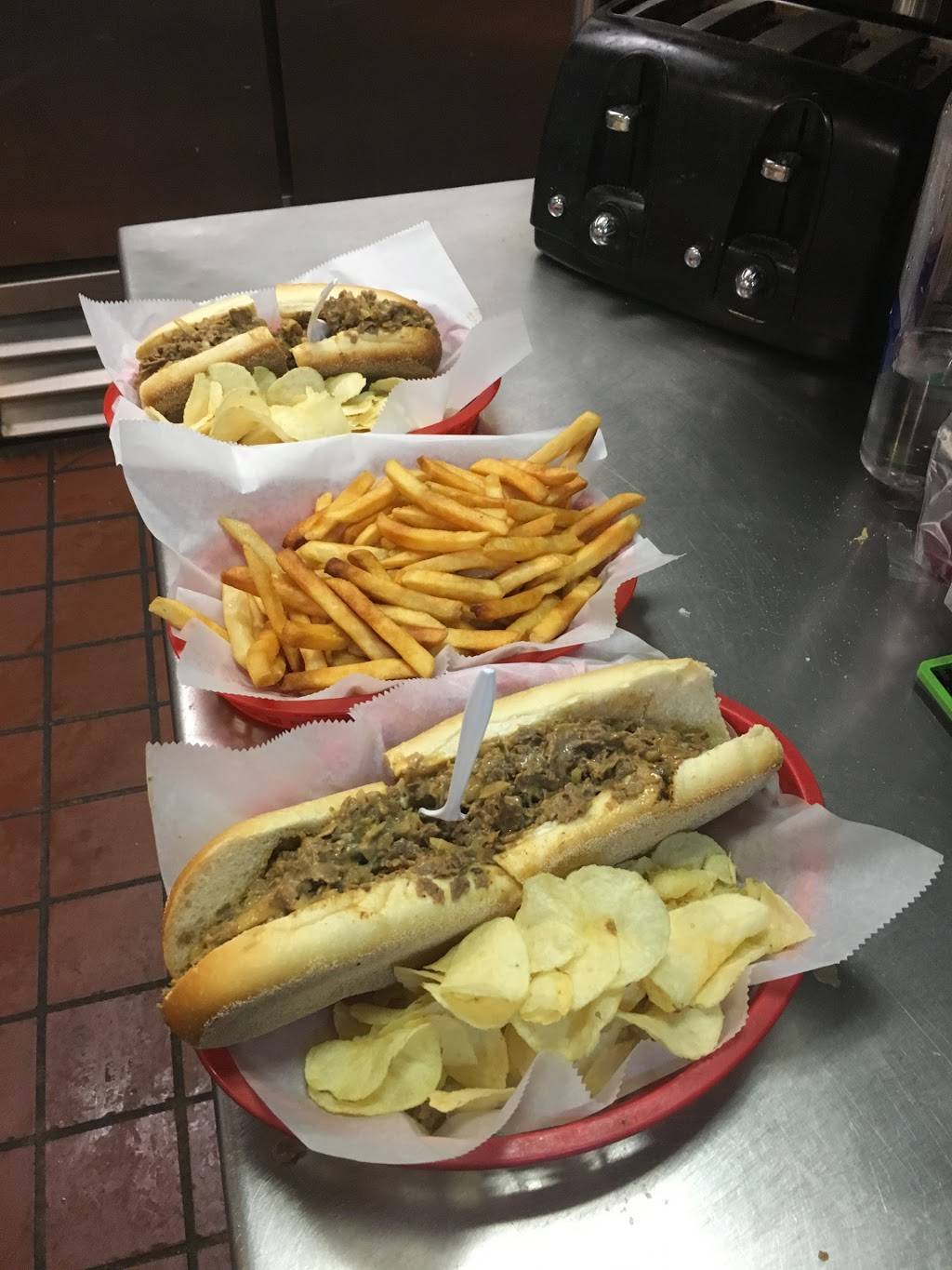 Little Oley Tavern | restaurant | 2068 Farmington Ave, Boyertown, PA 19512, USA | 6103672353 OR +1 610-367-2353