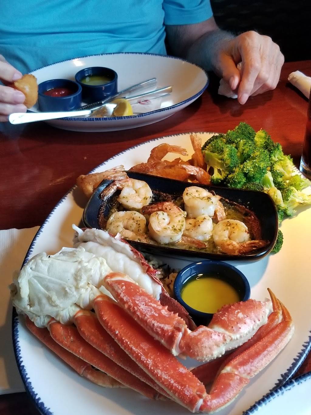 Red Lobster | restaurant | 2565 Capital Ave SW, Battle Creek, MI 49015, USA | 2699681448 OR +1 269-968-1448