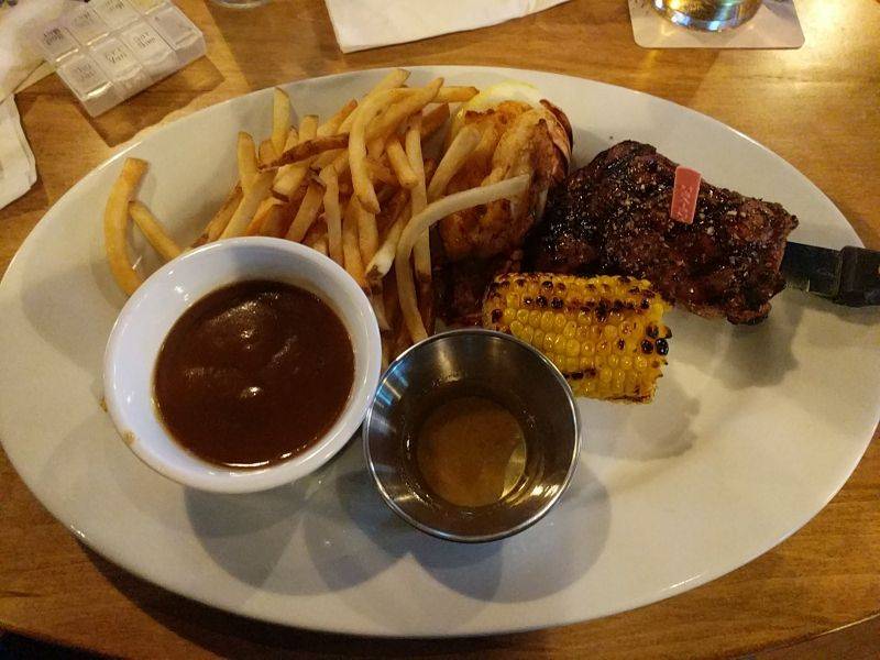 Chucks Roadhouse Bar & Grill | restaurant | 190 Gateway Park Dr, Kitchener, ON N2P 2J4, Canada | 5196504048 OR +1 519-650-4048