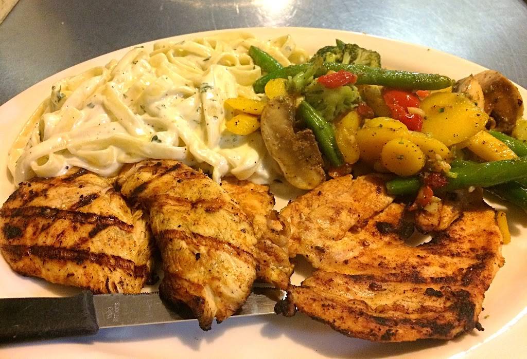 Di Ciccos Italian Restaurants | restaurant | 1914 W Clinton Ave, Fresno, CA 93705, USA | 5592669893 OR +1 559-266-9893