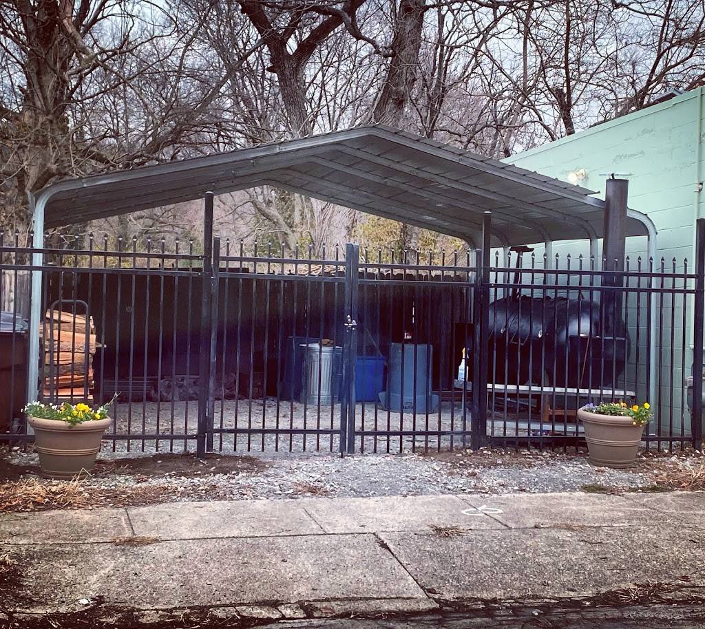 Bees Barbecue | restaurant | 5910 Chandler St, Cincinnati, OH 45227, USA | 5135464568 OR +1 513-546-4568