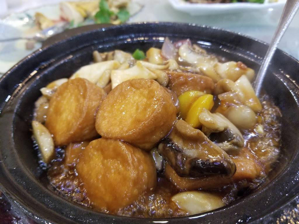 Golden Palace | restaurant | 4120 Delong St, Flushing, NY 11355, USA | 7188869588 OR +1 718-886-9588