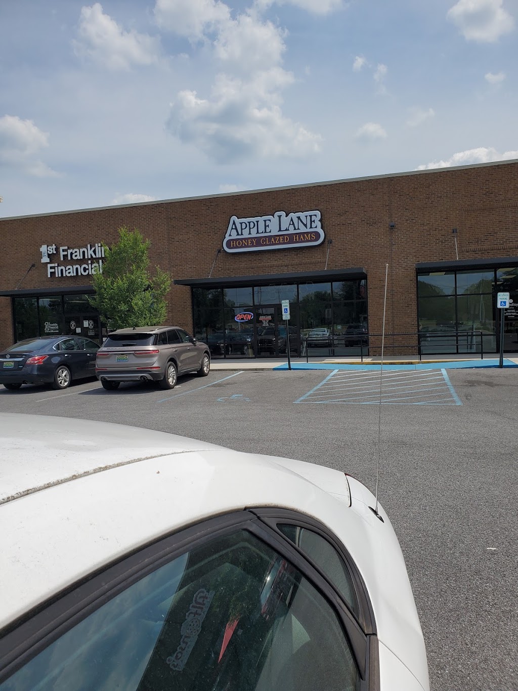 Apple Lane | restaurant | 725 Beltline Rd SW Suite C, Decatur, AL 35601, USA | 2563517803 OR +1 256-351-7803