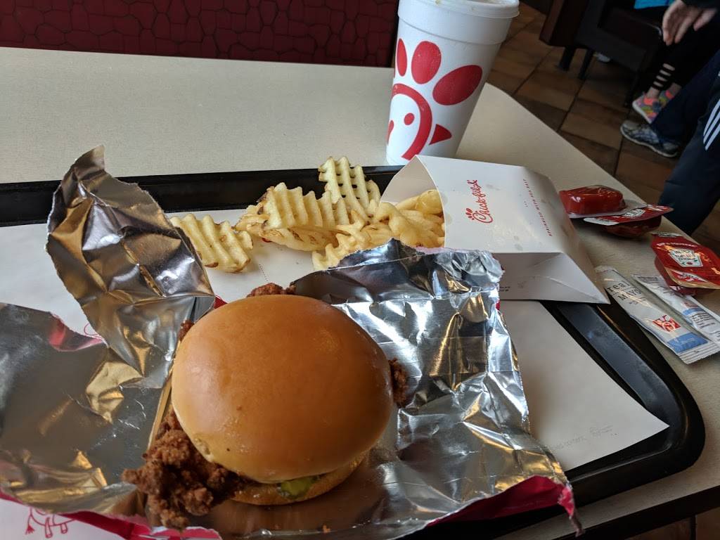 Chick-fil-A | restaurant | 2072 Lantern Ridge Dr, Richmond, KY 40475, USA | 8596250388 OR +1 859-625-0388