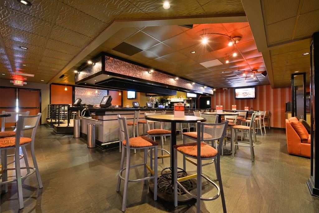 1 Hundred West | restaurant | 100 W 76th St, Davenport, IA 52806, USA | 5633866900 OR +1 563-386-6900