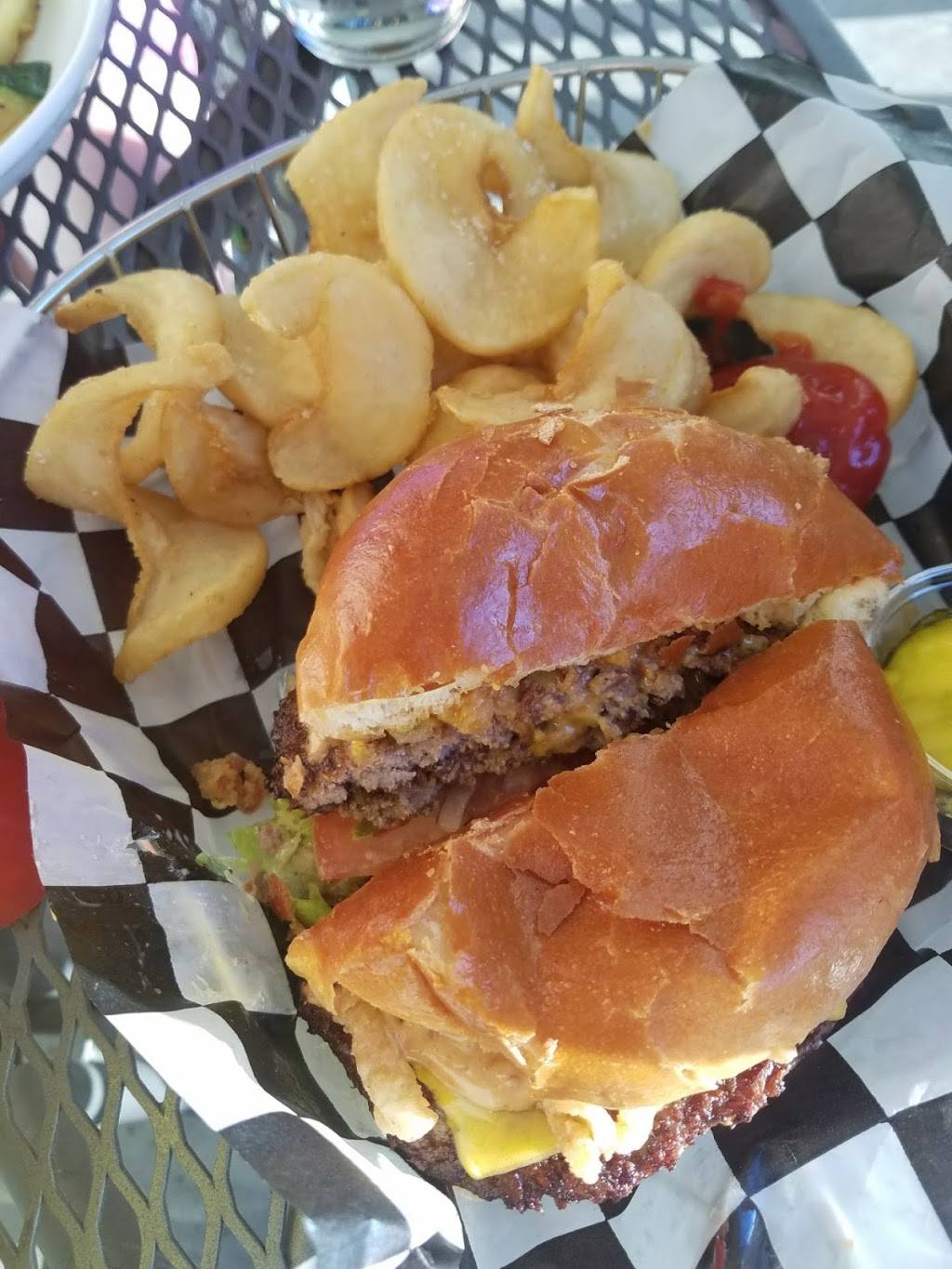 EPs Bar & Grill | restaurant | 3600 Elvis Presley Blvd, Memphis, TN 38116, USA | 9014433000 OR +1 901-443-3000