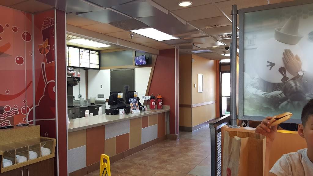Jack in the Box | restaurant | 770 W Ramona Expy, San Jacinto, CA 92582, USA | 9516543374 OR +1 951-654-3374