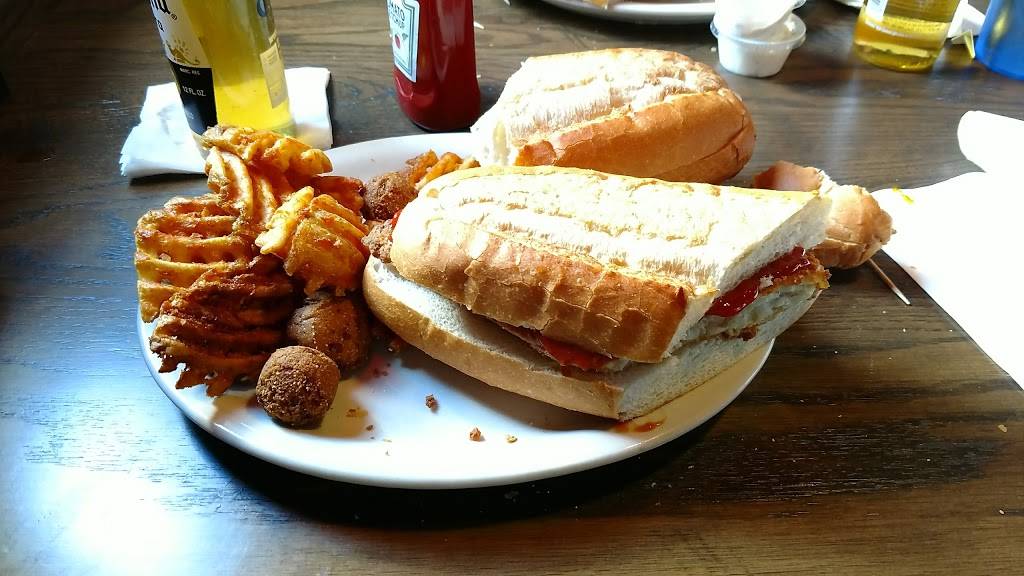 The Hangar | restaurant | 500 Flaugherty Run Rd, Coraopolis, PA 15108, USA | 7244579630 OR +1 724-457-9630