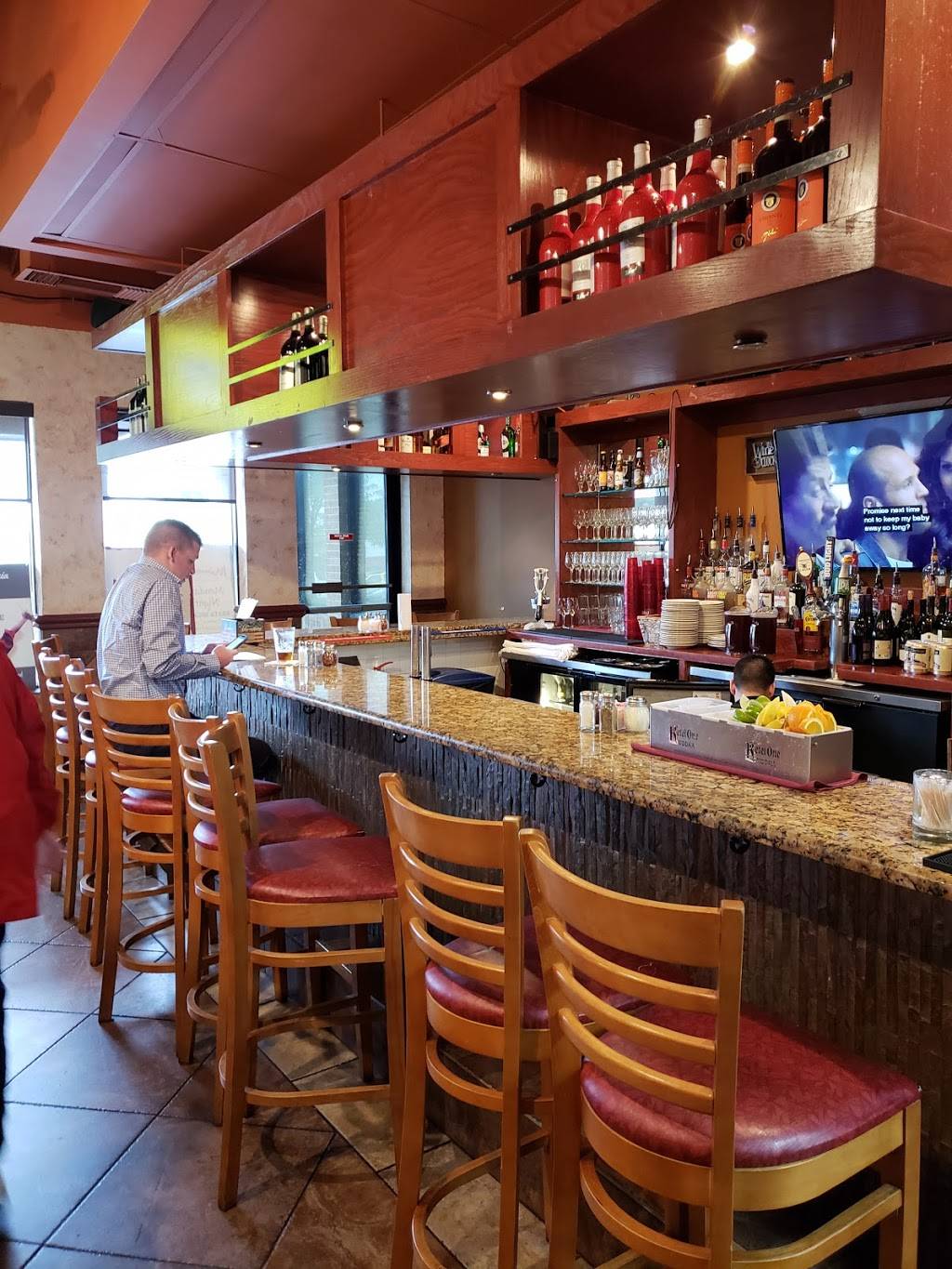 Mamma Lucia | restaurant | 18224 Village Center Dr, Olney, MD 20832, USA | 3015709500 OR +1 301-570-9500