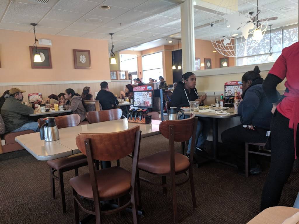 IHOP | bakery | 4101 San Pablo Ave, Emeryville, CA 94608, USA | 5106010310 OR +1 510-601-0310