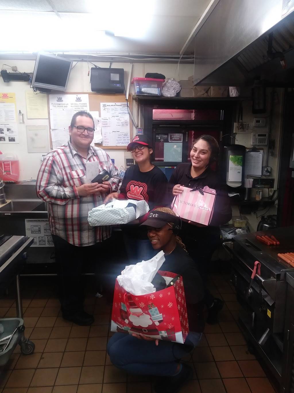 Wienerschnitzel | restaurant | 101 W Willow St, Long Beach, CA 90806, USA | 5625959511 OR +1 562-595-9511