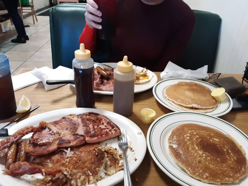 Mollies Kountry Kitchen | restaurant | 16727 Bear Valley Rd # 120, Hesperia, CA 92345, USA | 7609493031 OR +1 760-949-3031