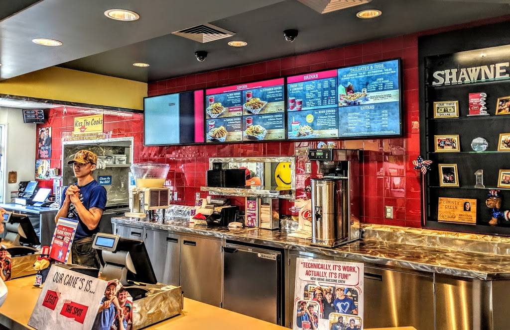 Raising Canes Chicken Fingers | meal takeaway | 10704 Shawnee Mission Pkwy, Shawnee, KS 66203, USA | 9132684535 OR +1 913-268-4535