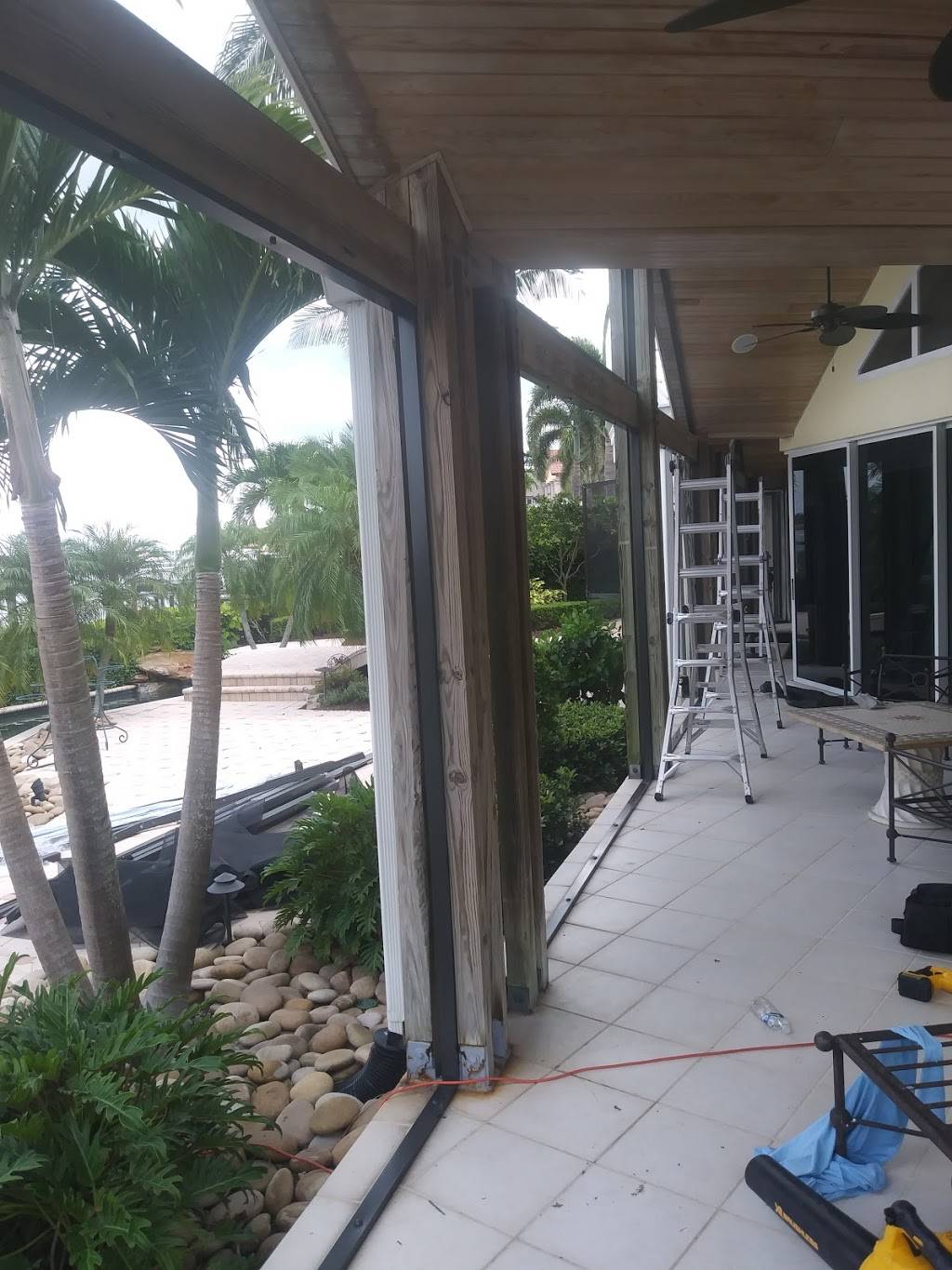 Starbucks | cafe | 10010 University Plaza Dr #100, Fort Myers, FL 33913, USA | 2394379214 OR +1 239-437-9214