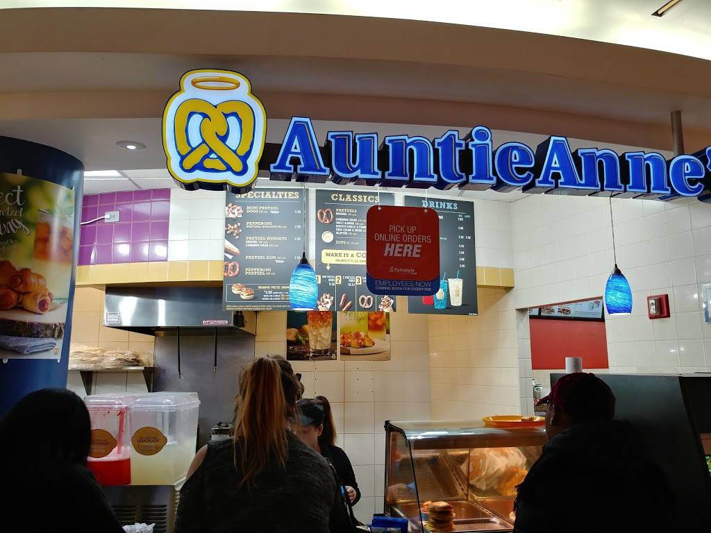 Auntie Annes | restaurant | 1 Terminal Drive HMSHost, Nashville, TN 37214, USA | 6152754400 OR +1 615-275-4400