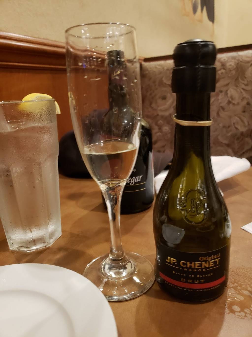 Angelos Italian Restaurant | restaurant | 2270 Vindale Rd, Tavares, FL 32778, USA | 3523432757 OR +1 352-343-2757