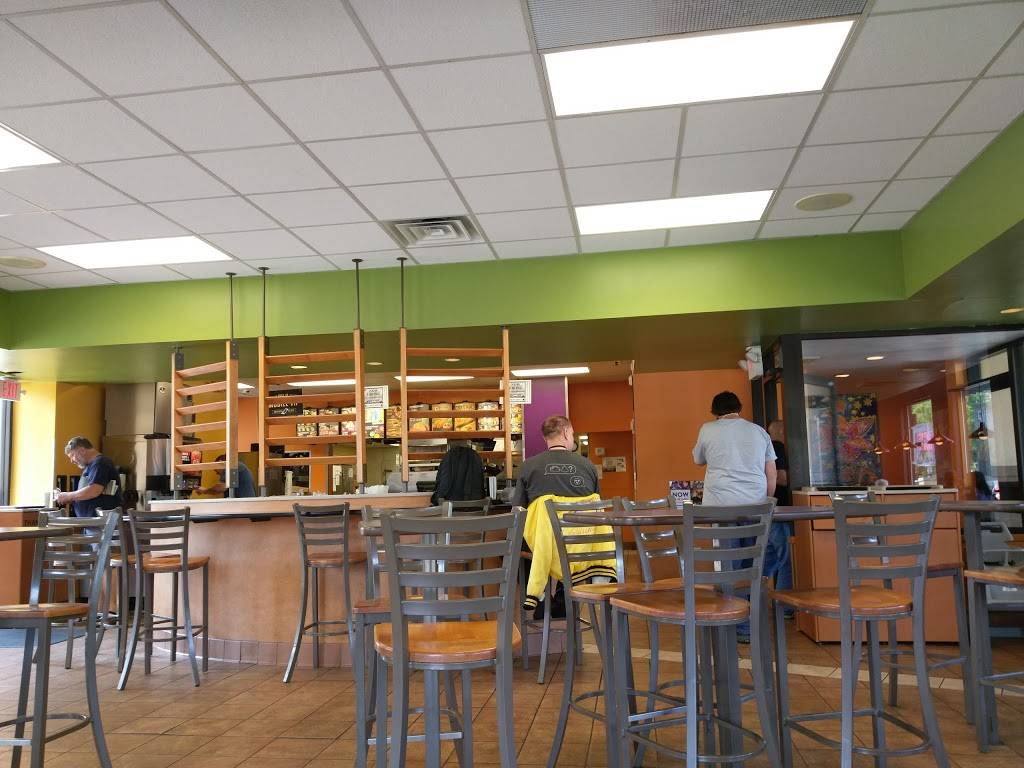 Taco Bell | meal takeaway | 112 N Chicago Ave, South Milwaukee, WI 53172, USA | 4147640362 OR +1 414-764-0362