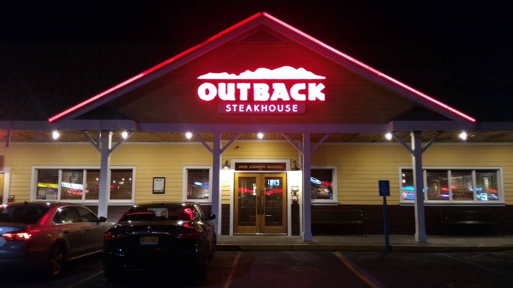 Outback Steakhouse | restaurant | 612 Wellwood Ave, Lindenhurst, NY 11757, USA | 6319572600 OR +1 631-957-2600