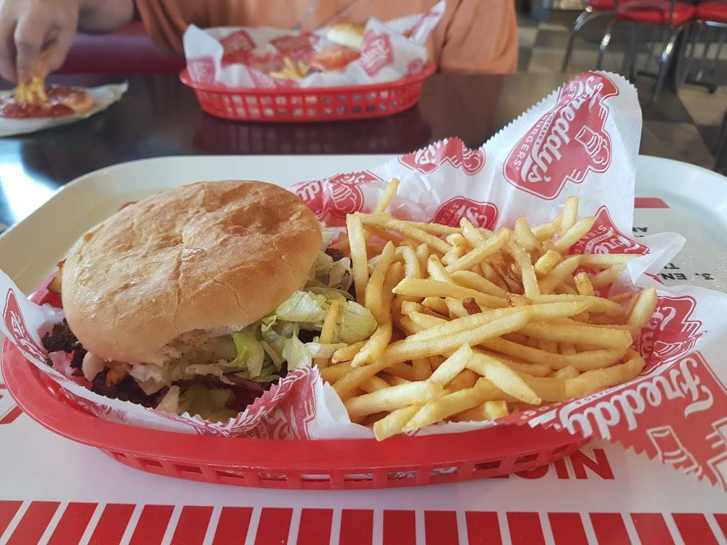 Freddys Frozen Custard & Steakburgers | restaurant | 7301 W 135th St, Overland Park, KS 66223, USA | 9138971110 OR +1 913-897-1110