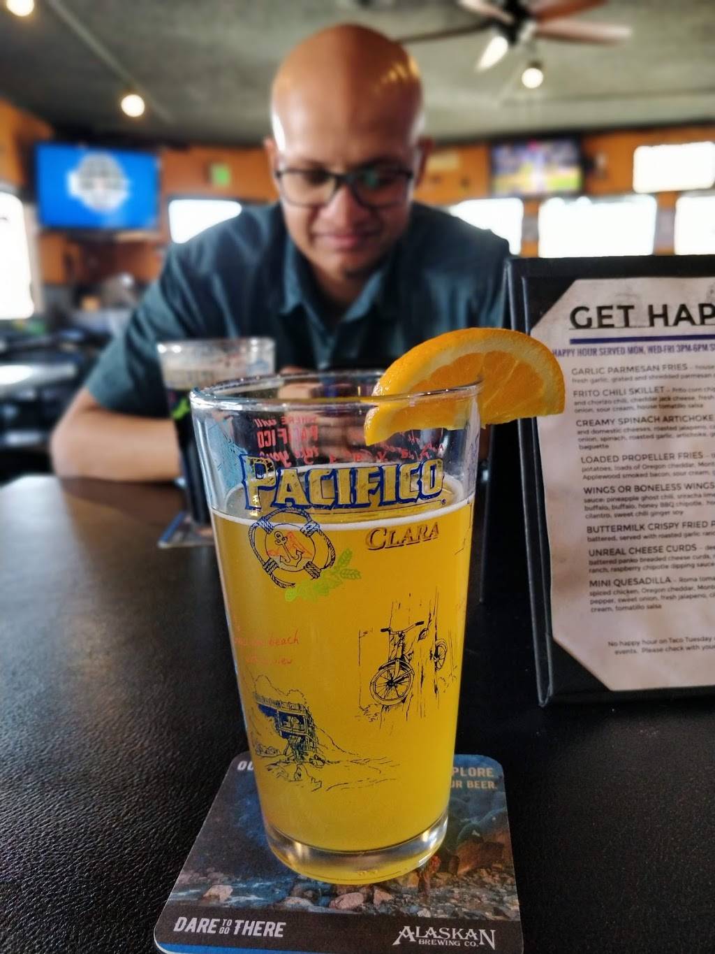 The Dock Sports Bar & Grill | restaurant | 1102 N 34th St, Seattle, WA 98103, USA | 2068298372 OR +1 206-829-8372