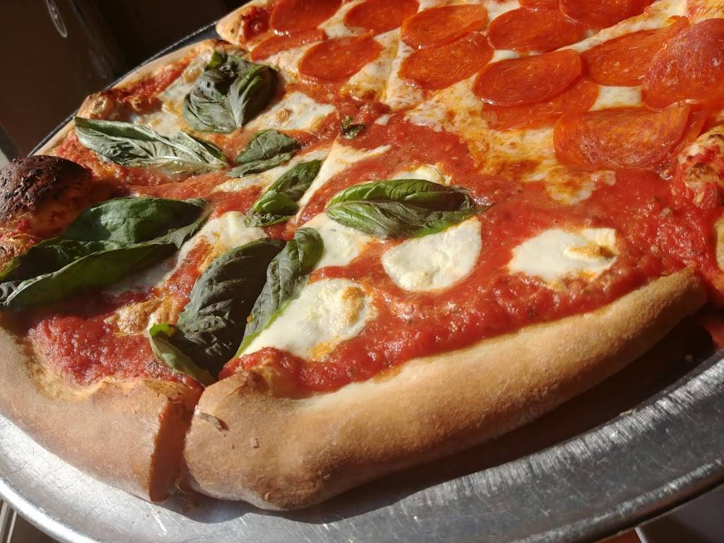 Menas Pizzeria | restaurant | 914 Washington St, Harpers Ferry, WV 25425, USA | 3045356362 OR +1 304-535-6362