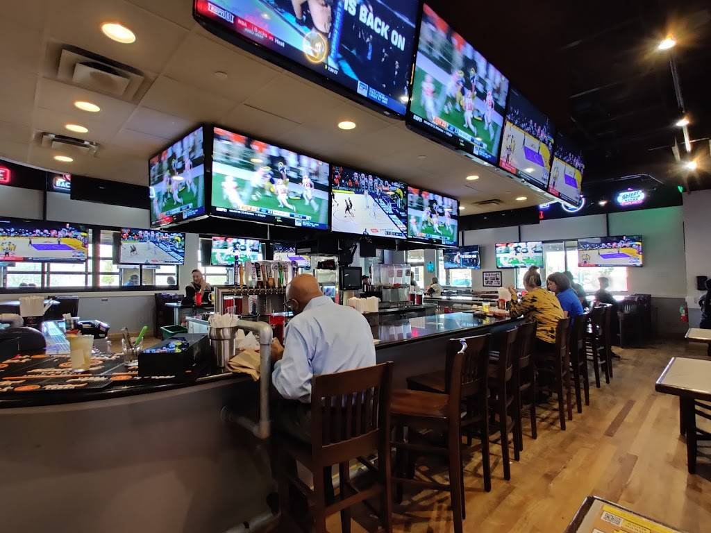 Pluckers Wing Bar | restaurant | 12469 Southwest Fwy, Stafford, TX 77477, USA | 8325589464 OR +1 832-558-9464