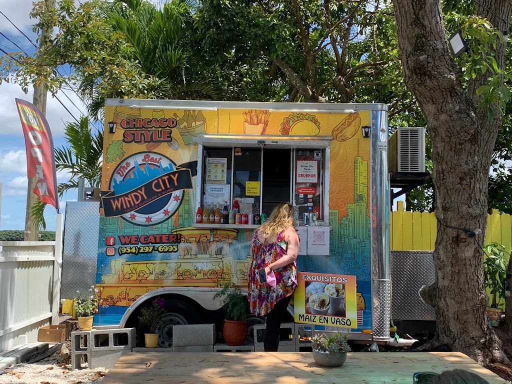 Windy City Tacos, Burgers, & More | restaurant | 15190 SW 177th Ave, Miami, FL 33187, USA | 9542976995 OR +1 954-297-6995