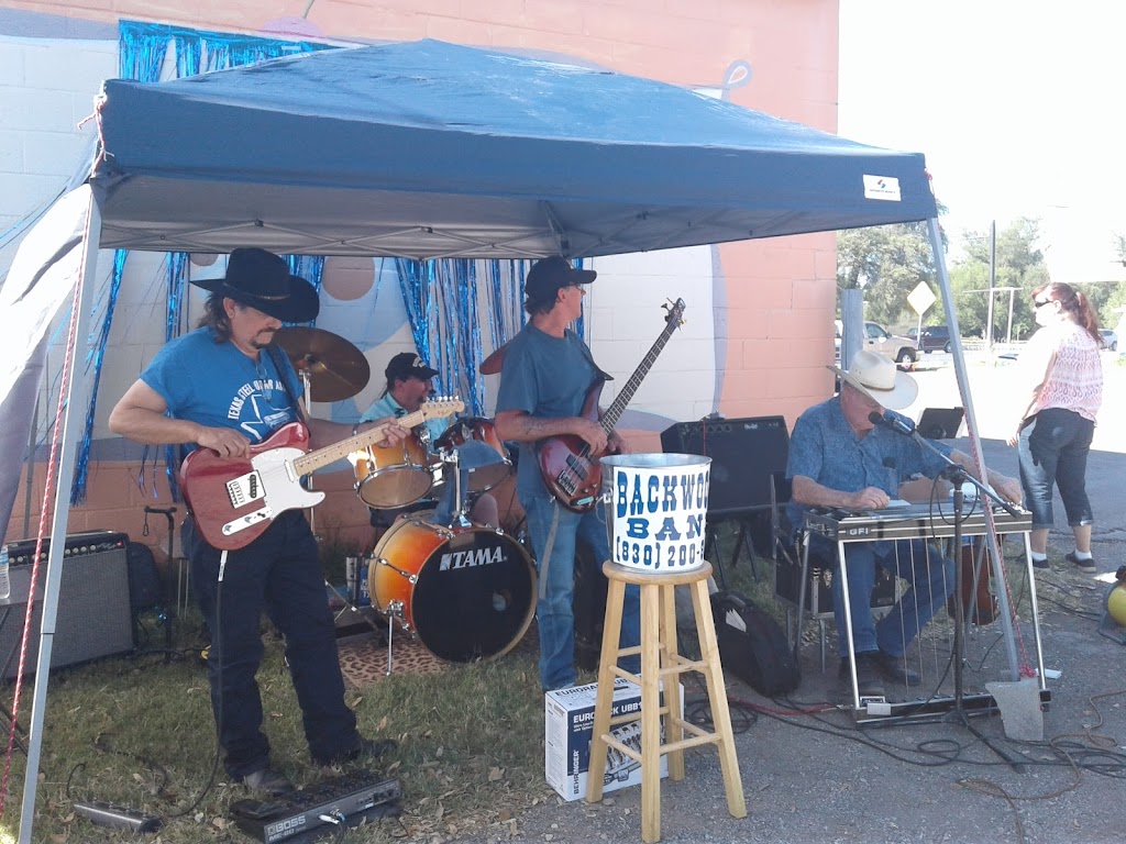 Evetts Bar-B-Que | restaurant | 301 E Main St, Uvalde, TX 78801, USA | 8302786204 OR +1 830-278-6204