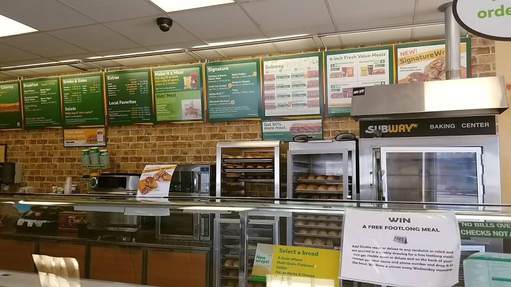 Subway | restaurant | 1028 W Galena Ave, Freeport, IL 61032, USA | 8152357827 OR +1 815-235-7827