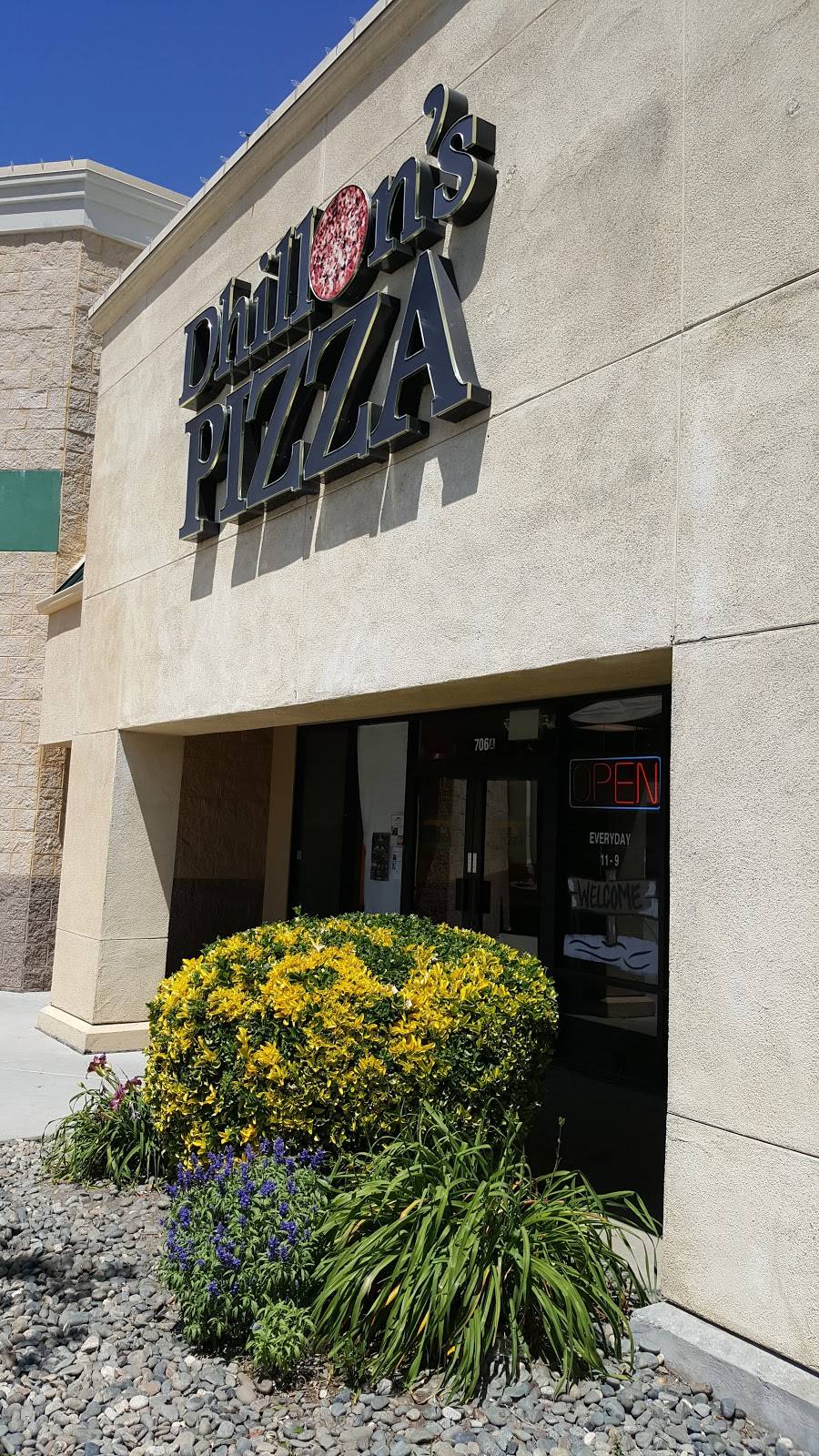 Dhillons Pizza | restaurant | 706 W Onstott Frontage Rd, Yuba City, CA 95991, USA | 5307773018 OR +1 530-777-3018
