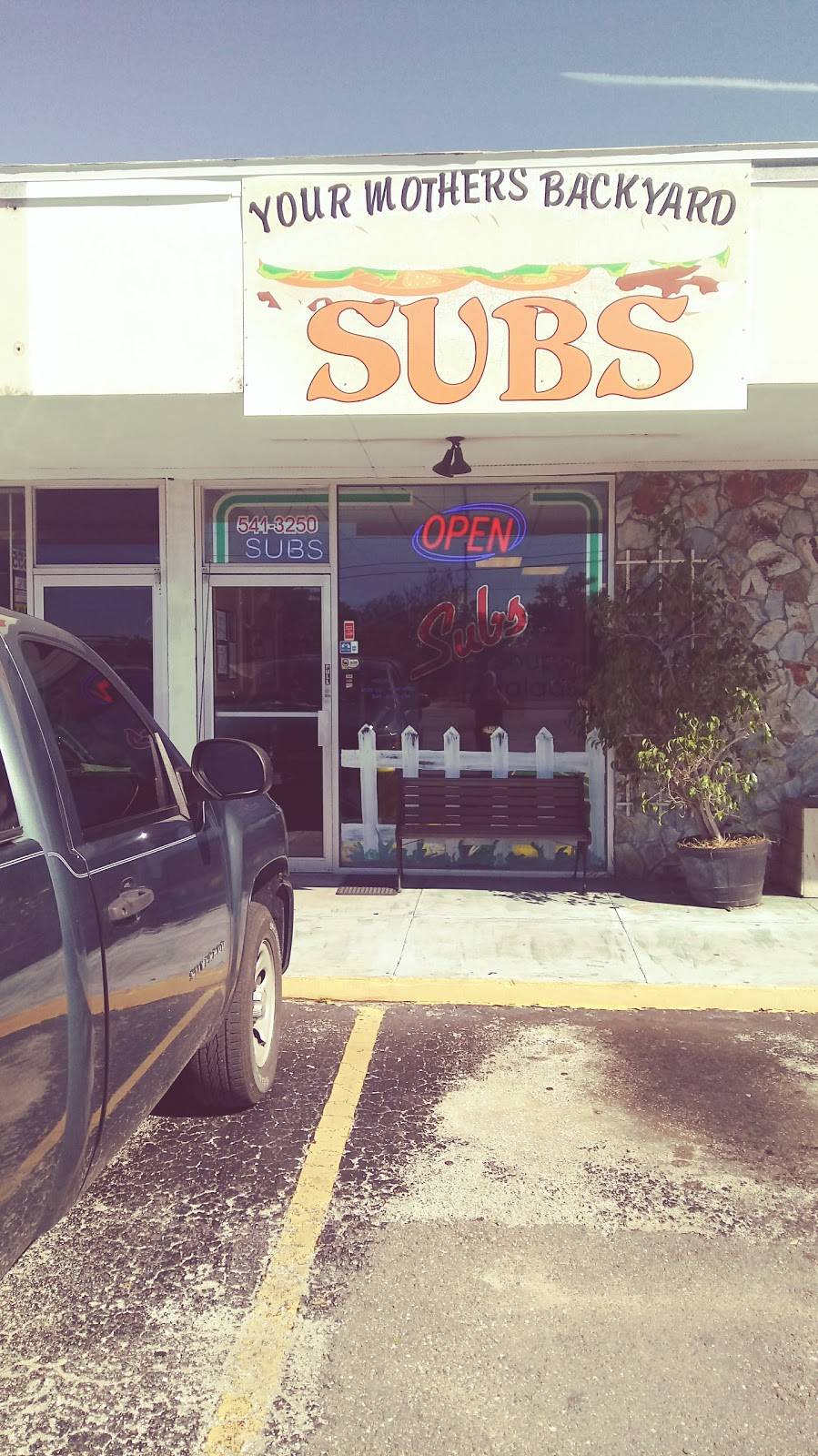 Your Mothers Back Yard | restaurant | 10555 66th St N, Pinellas Park, FL 33782, USA | 7275413250 OR +1 727-541-3250