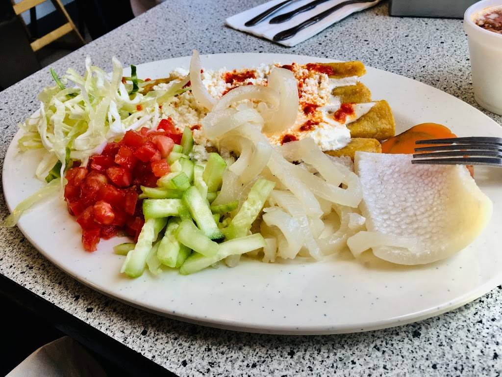 Flautas La Pila | restaurant | 1420 S Federal Blvd, Denver, CO 80219, USA | 3039220984 OR +1 303-922-0984