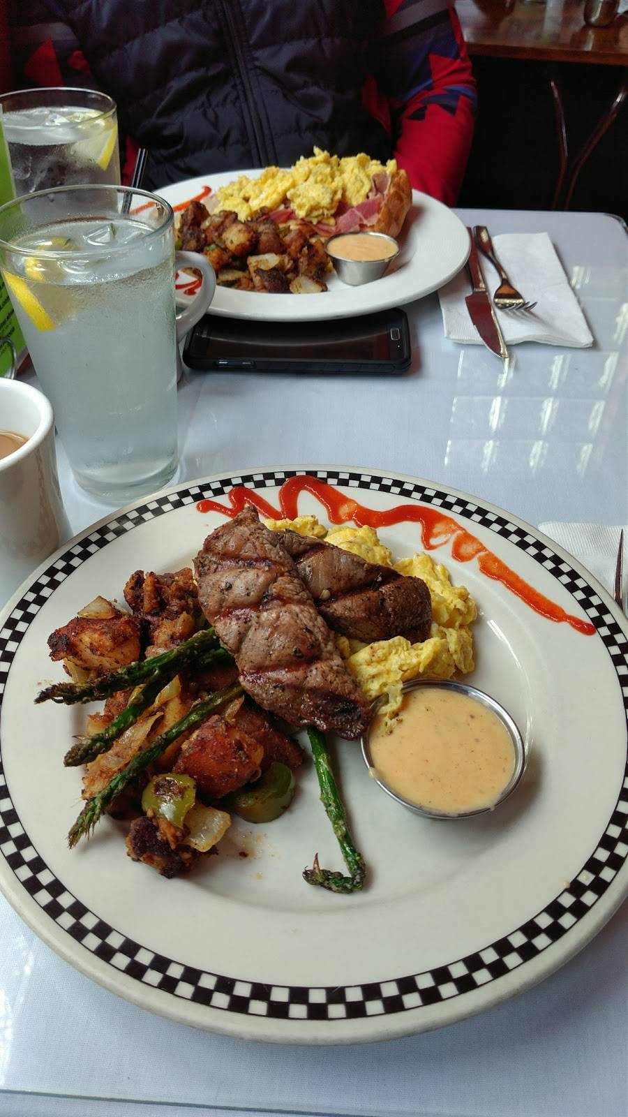 Millies Diner | restaurant | 2603 E Main St, Richmond, VA 23223, USA | 8046435512 OR +1 804-643-5512