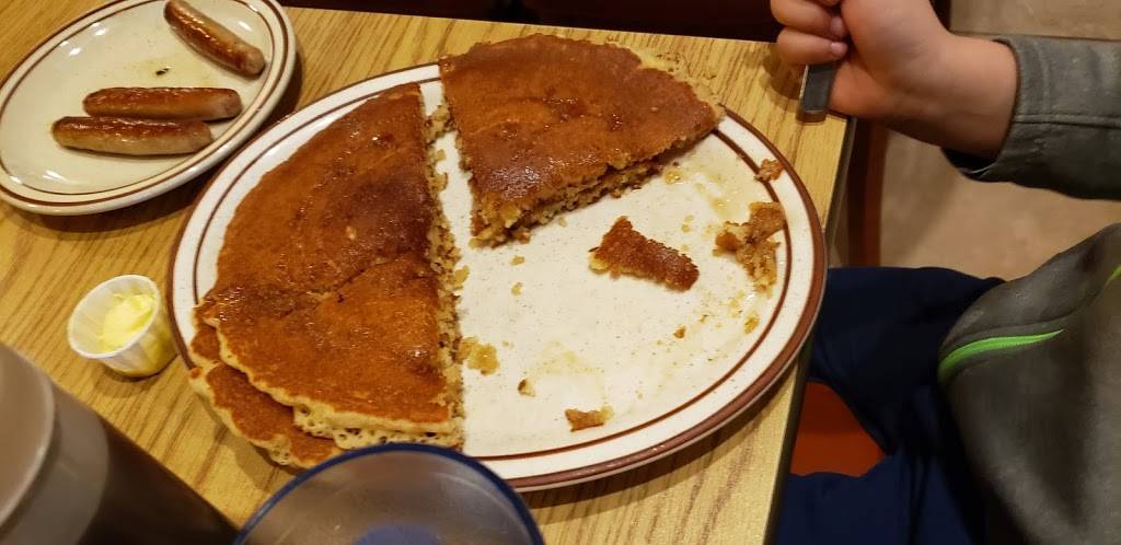 New Pine Ridge Restaurant | restaurant | 1302 N Center Ave, Merrill, WI 54452, USA | 7155363010 OR +1 715-536-3010