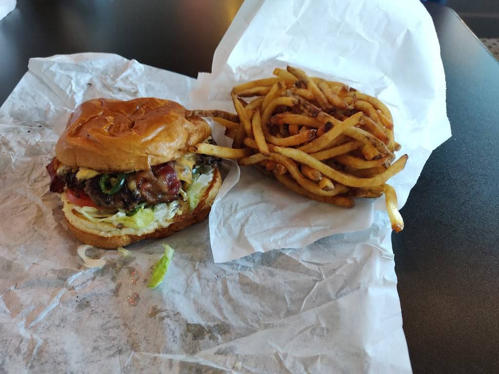 Tuckers Onion Burgers | restaurant | 5740 N Classen Blvd #3, Oklahoma City, OK 73118, USA | 4052863331 OR +1 405-286-3331