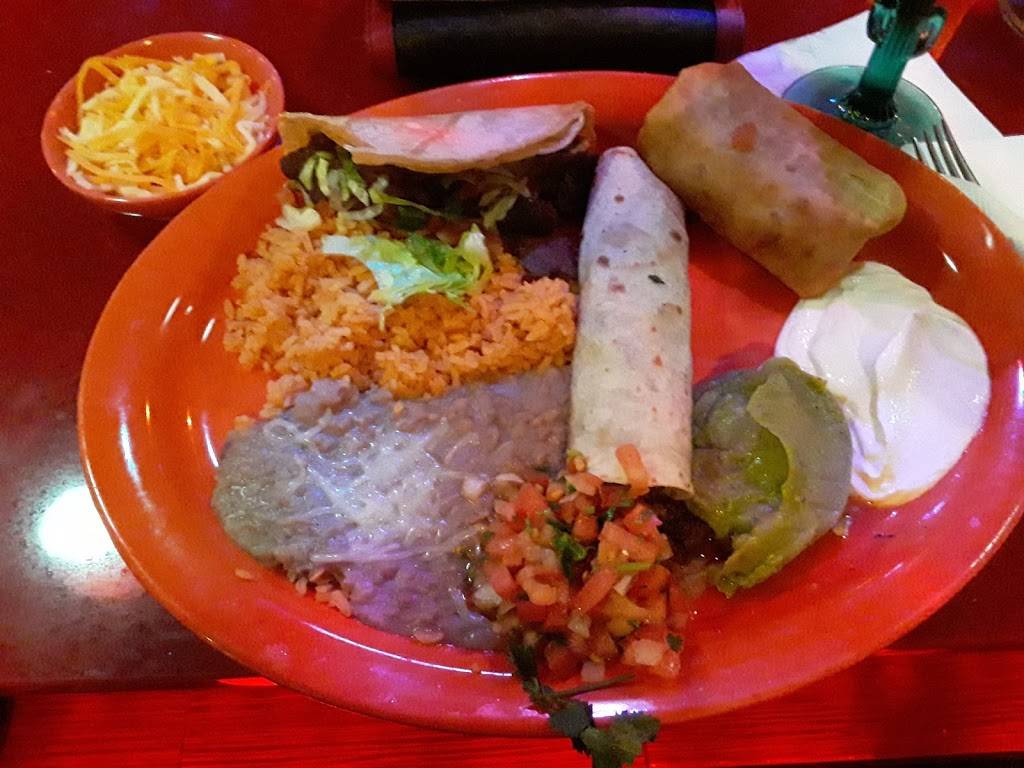 Botanas Mexican Restaurant II | restaurant | 1421 E Howard Ave, Milwaukee, WI 53207, USA | 4144890529 OR +1 414-489-0529