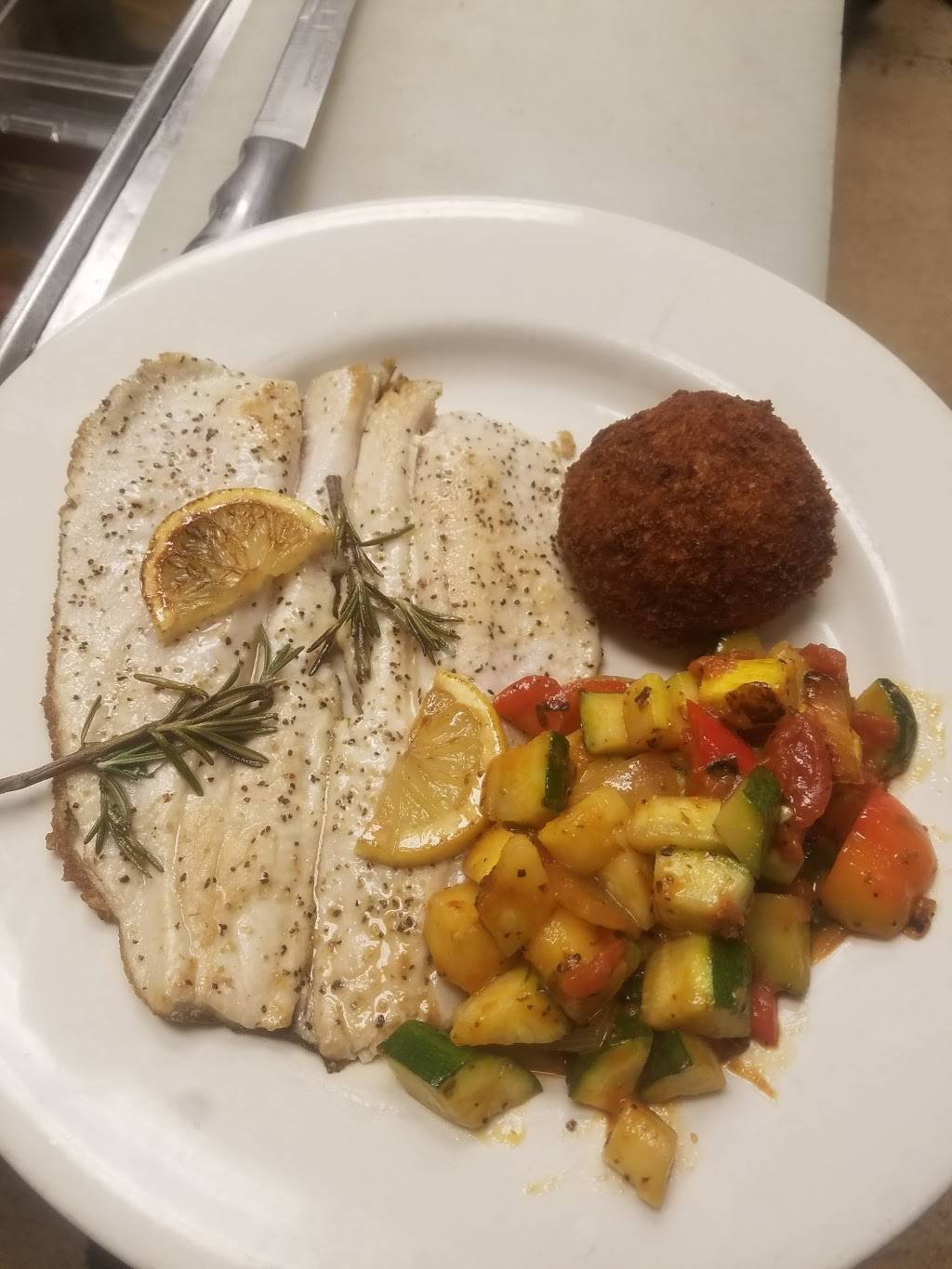 Mountaineer Grille | restaurant | 166 Barnetts Run Rd #4, Bridgeport, WV 26330, USA | 3048487500 OR +1 304-848-7500