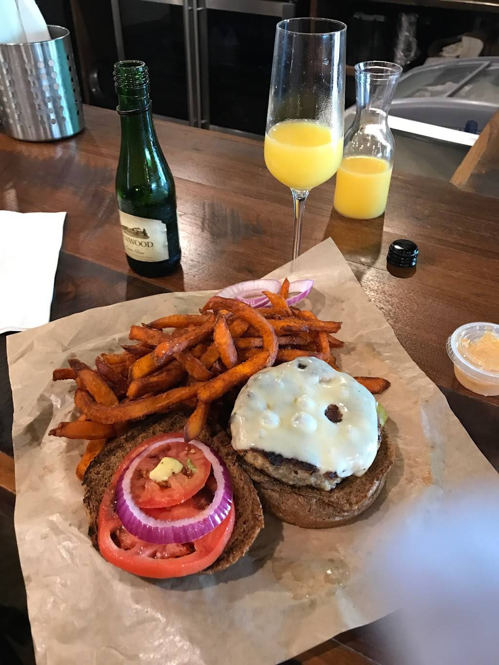 Moxie Burger | restaurant | 555 S Atlanta St, Roswell, GA 30075, USA | 6788784411 OR +1 678-878-4411