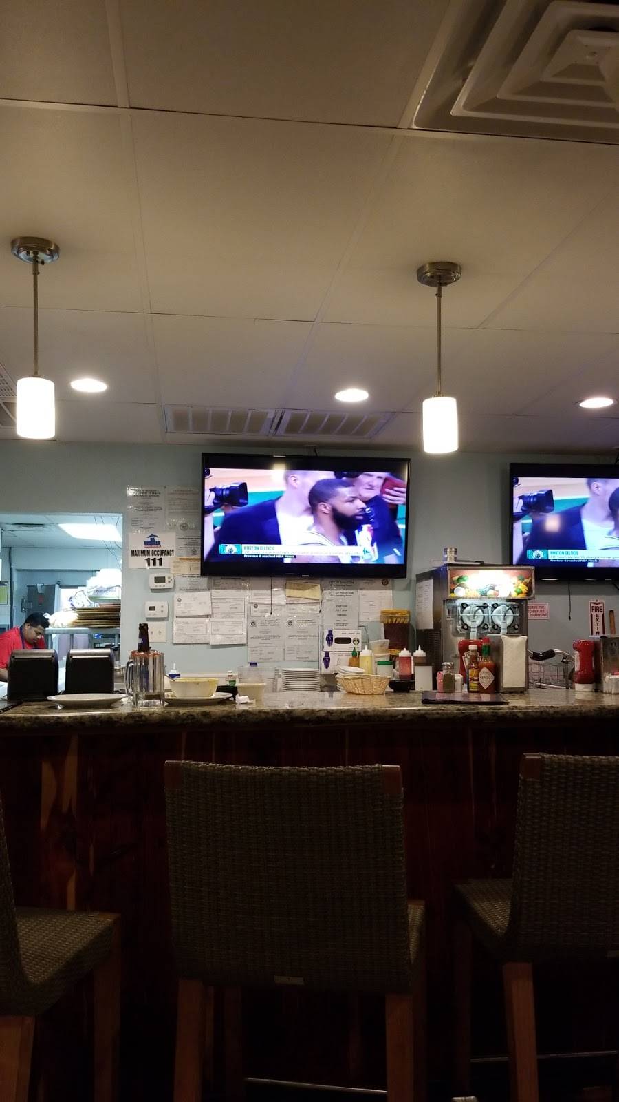 El Muelle Seafood | restaurant | 6705 Airline Dr, Houston, TX 77076, USA | 8329402388 OR +1 832-940-2388