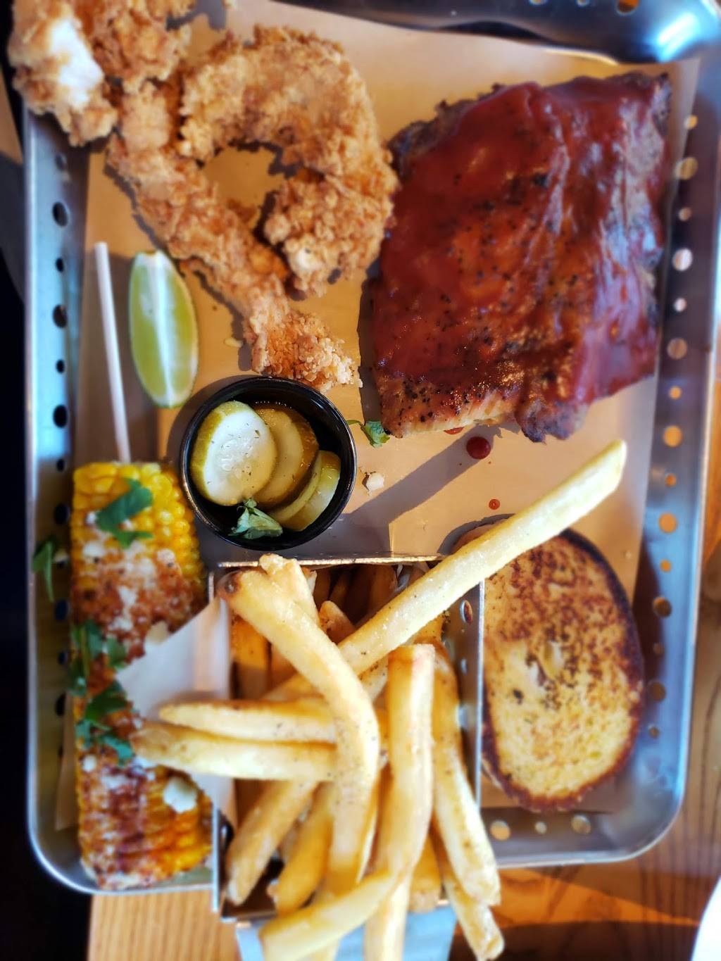 Chilis Grill & Bar | meal takeaway | 25 W Cochran St, Simi Valley, CA 93065, USA | 8055270377 OR +1 805-527-0377