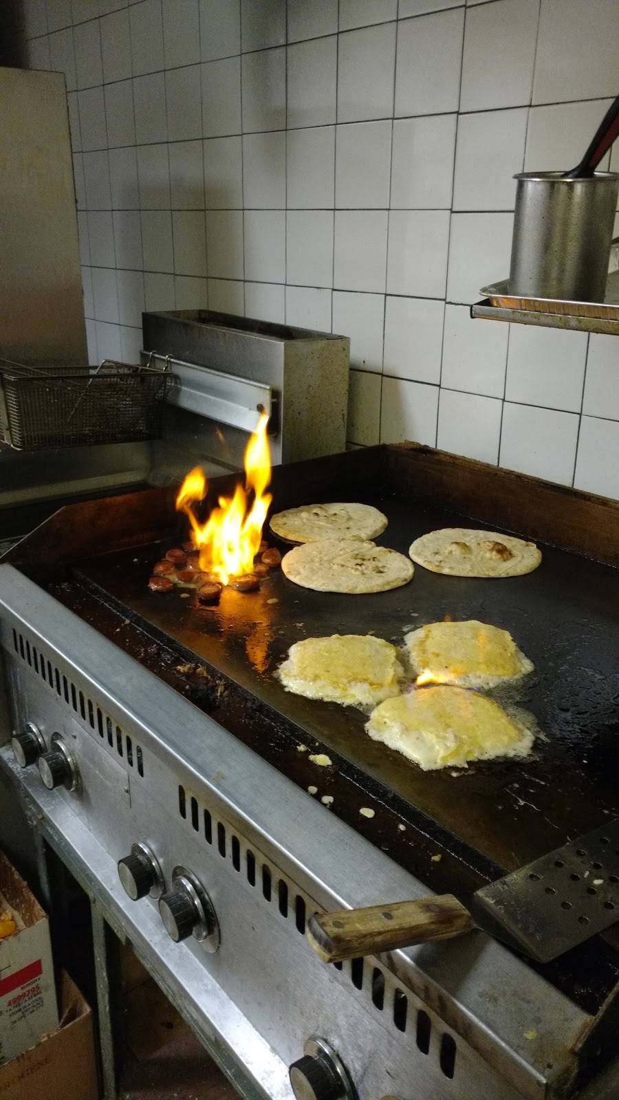 Little Greek House | restaurant | 5635 Tecumseh Rd E, Windsor, ON N8T 1C8, Canada | 5199442480 OR +1 519-944-2480