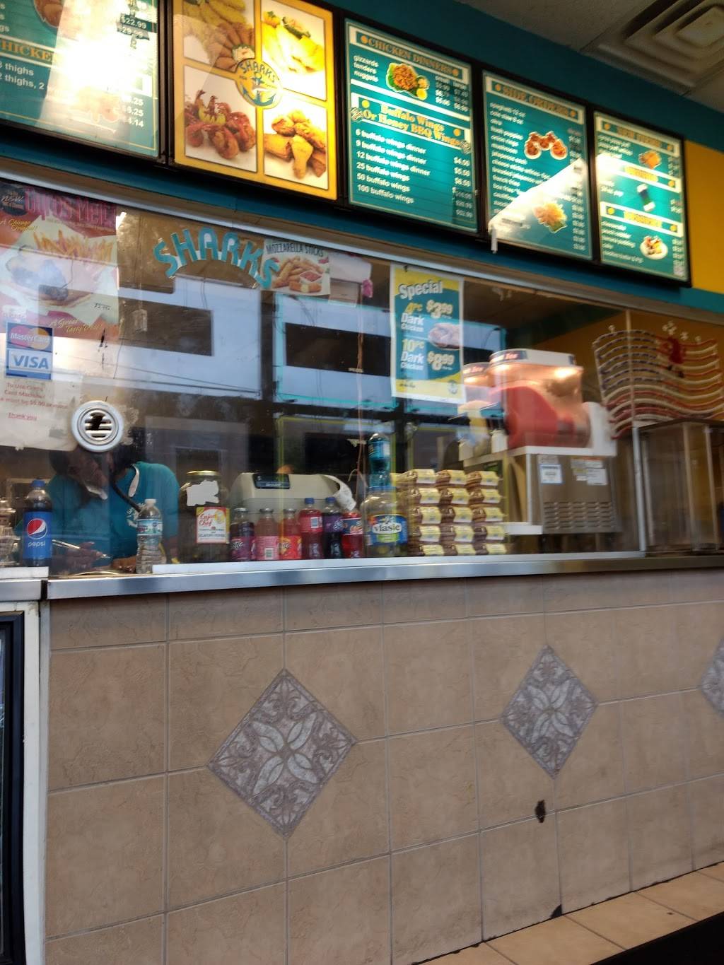 Sharks Fish & Chicken | restaurant | 35 E 59th St, Chicago, IL 60637, USA | 7739558000 OR +1 773-955-8000