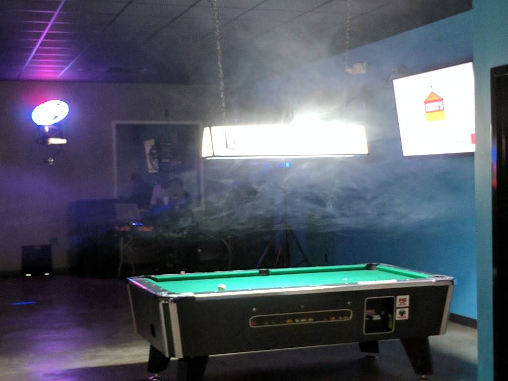 Sliderz Bar & Grill | restaurant | 5995 East, US-36, Decatur, IL 62521, USA | 2178649227 OR +1 217-864-9227