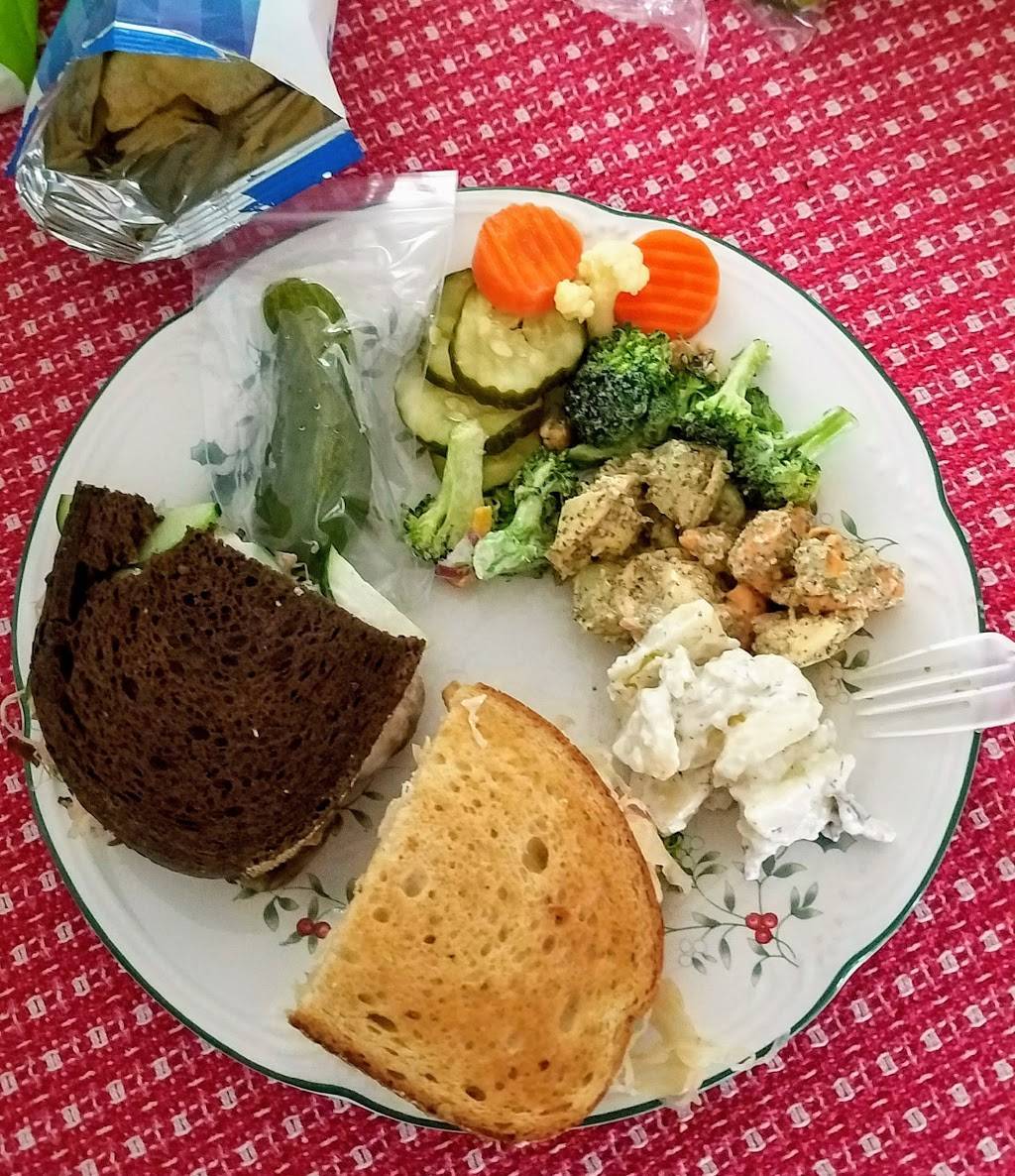 Isaacs Restaurant - Wyomissing | restaurant | 94 Commerce Dr, Wyomissing, PA 19610, USA | 6103761717 OR +1 610-376-1717