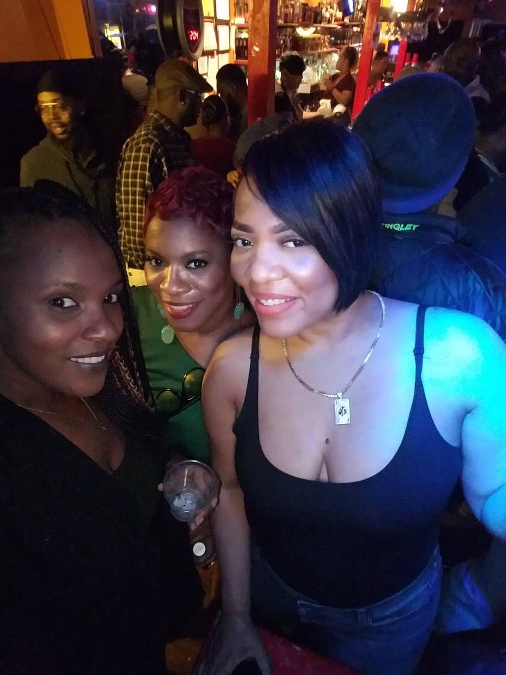 Red Apple BBQ & Lounge | restaurant | 2112 St Clair Ave, East St Louis, IL 62203, USA | 6188572203 OR +1 618-857-2203