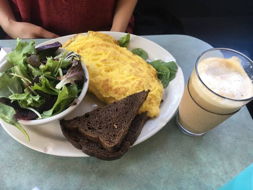 Flying Saucer | restaurant | 1123 N California Ave, Chicago, IL 60622, USA | 7733429076 OR +1 773-342-9076