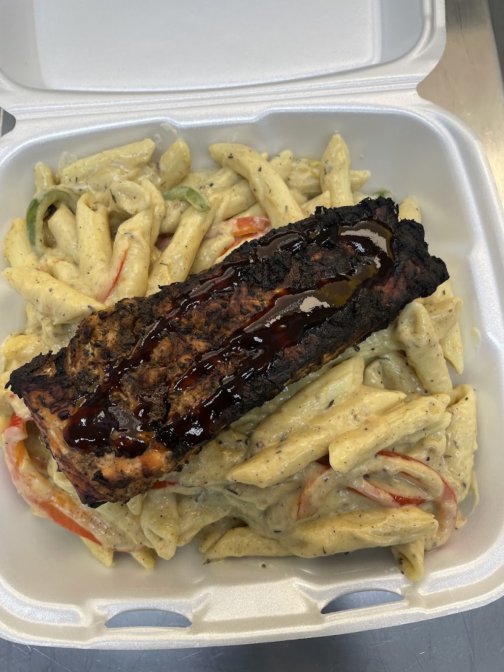 Mr. Jamaican Kitchen | restaurant | 7903 Superior Ave, Cleveland, OH 44103, USA | 2166750150 OR +1 216-675-0150